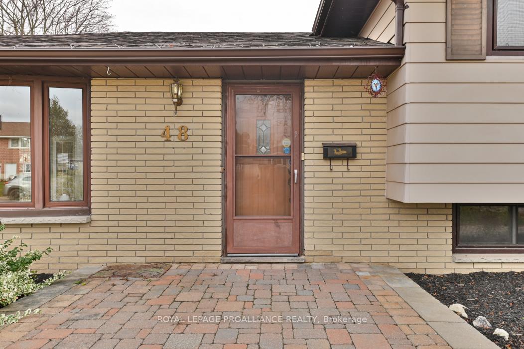 Photo 5 of 48 Janlyn Crescent, Belleville, Belleville Ward — HOMEH
