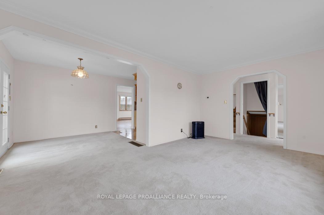 Photo 10 of 48 Janlyn Crescent, Belleville, Belleville Ward — HOMEH