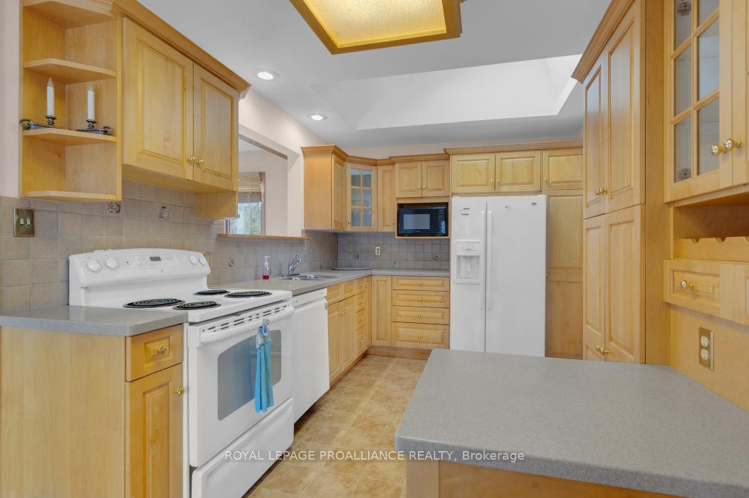 Photo 12 of 48 Janlyn Crescent, Belleville, Belleville Ward — HOMEH