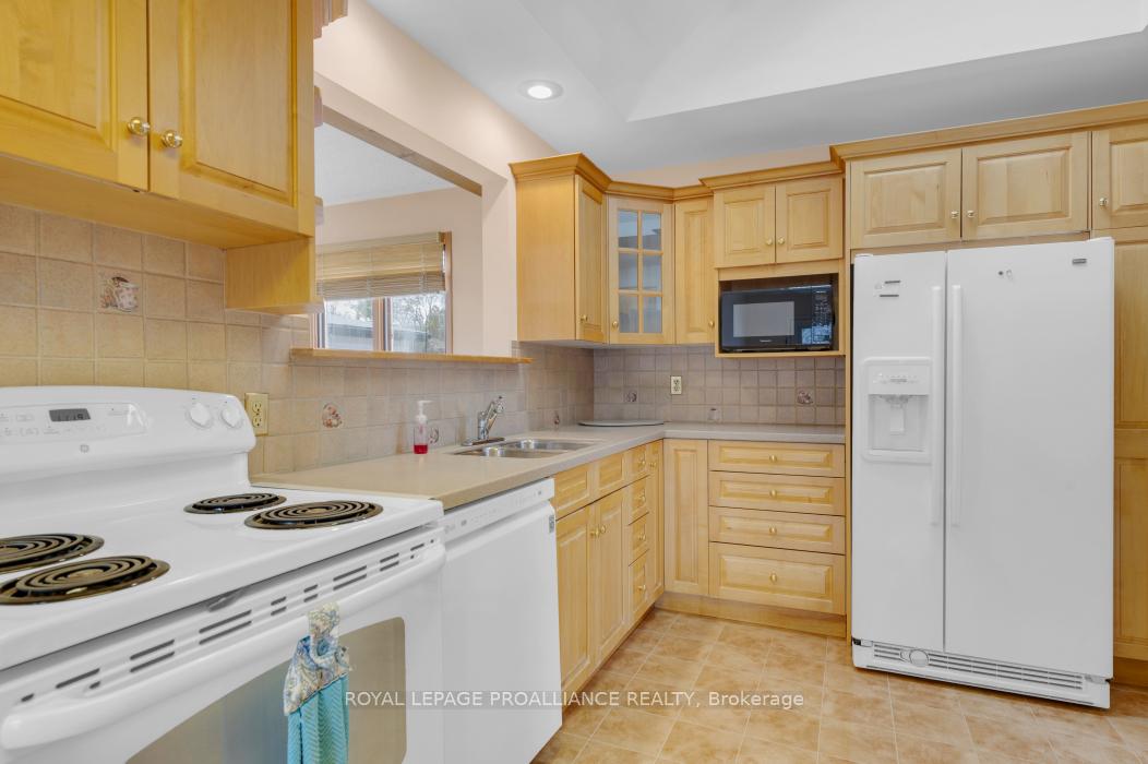 Photo 13 of 48 Janlyn Crescent, Belleville, Belleville Ward — HOMEH