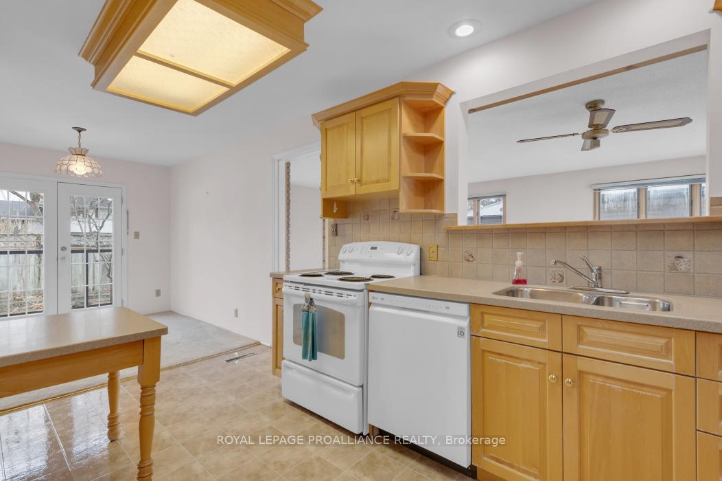 Photo 23 of 48 Janlyn Crescent, Belleville, Belleville Ward — HOMEH