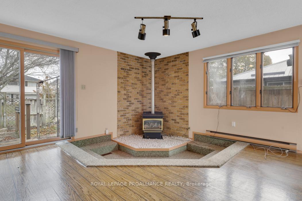 Photo 16 of 48 Janlyn Crescent, Belleville, Belleville Ward — HOMEH