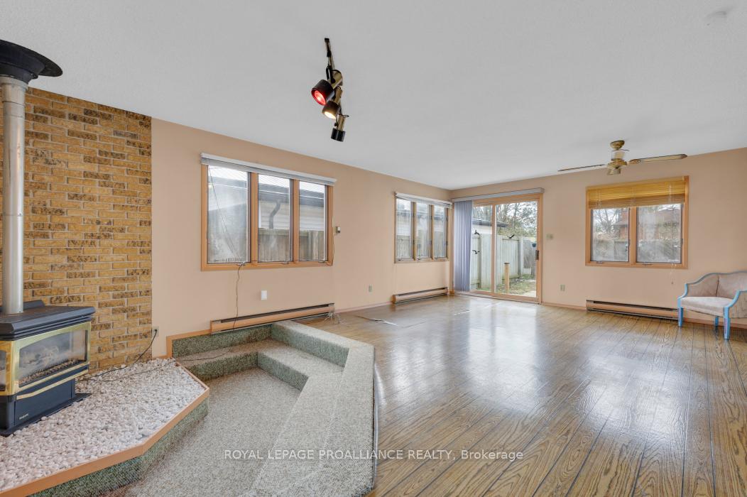 Photo 17 of 48 Janlyn Crescent, Belleville, Belleville Ward — HOMEH