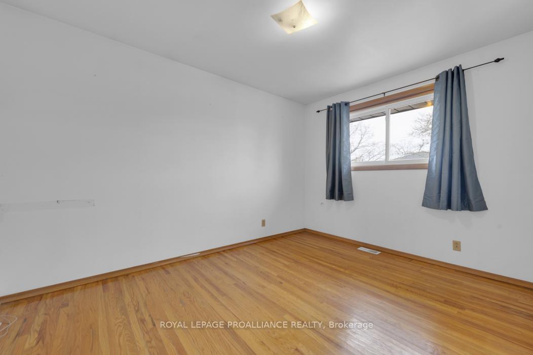 Photo 21 of 48 Janlyn Crescent, Belleville, Belleville Ward — HOMEH