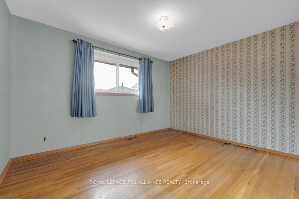 Photo 25 of 48 Janlyn Crescent, Belleville, Belleville Ward — HOMEH