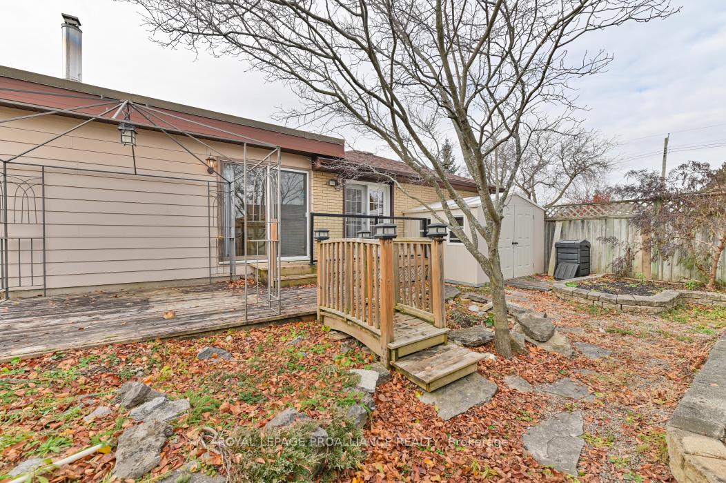 Photo 33 of 48 Janlyn Crescent, Belleville, Belleville Ward — HOMEH