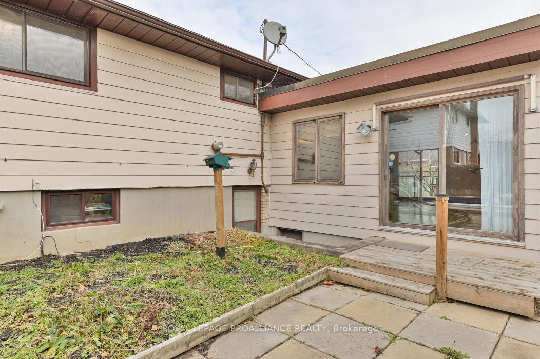 Photo 38 of 48 Janlyn Crescent, Belleville, Belleville Ward — HOMEH