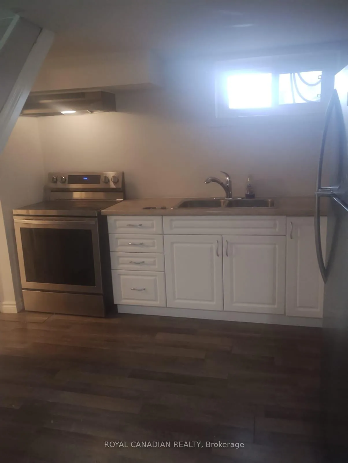 Photo 3 of 116 Golden Boulevard E, Welland, Lincoln/Crowland — HOMEH