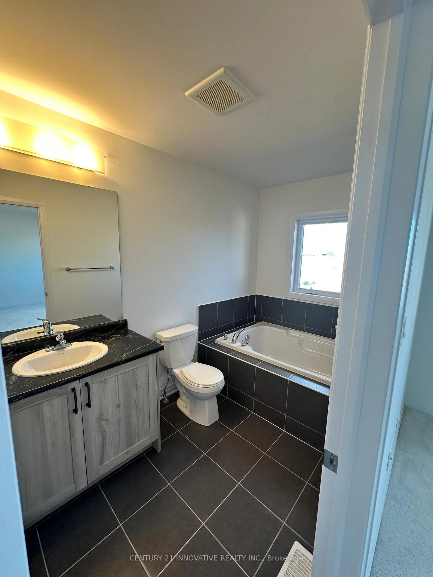 Photo 15 of 202 Port Crescent, Welland, Dain City — HOMEH