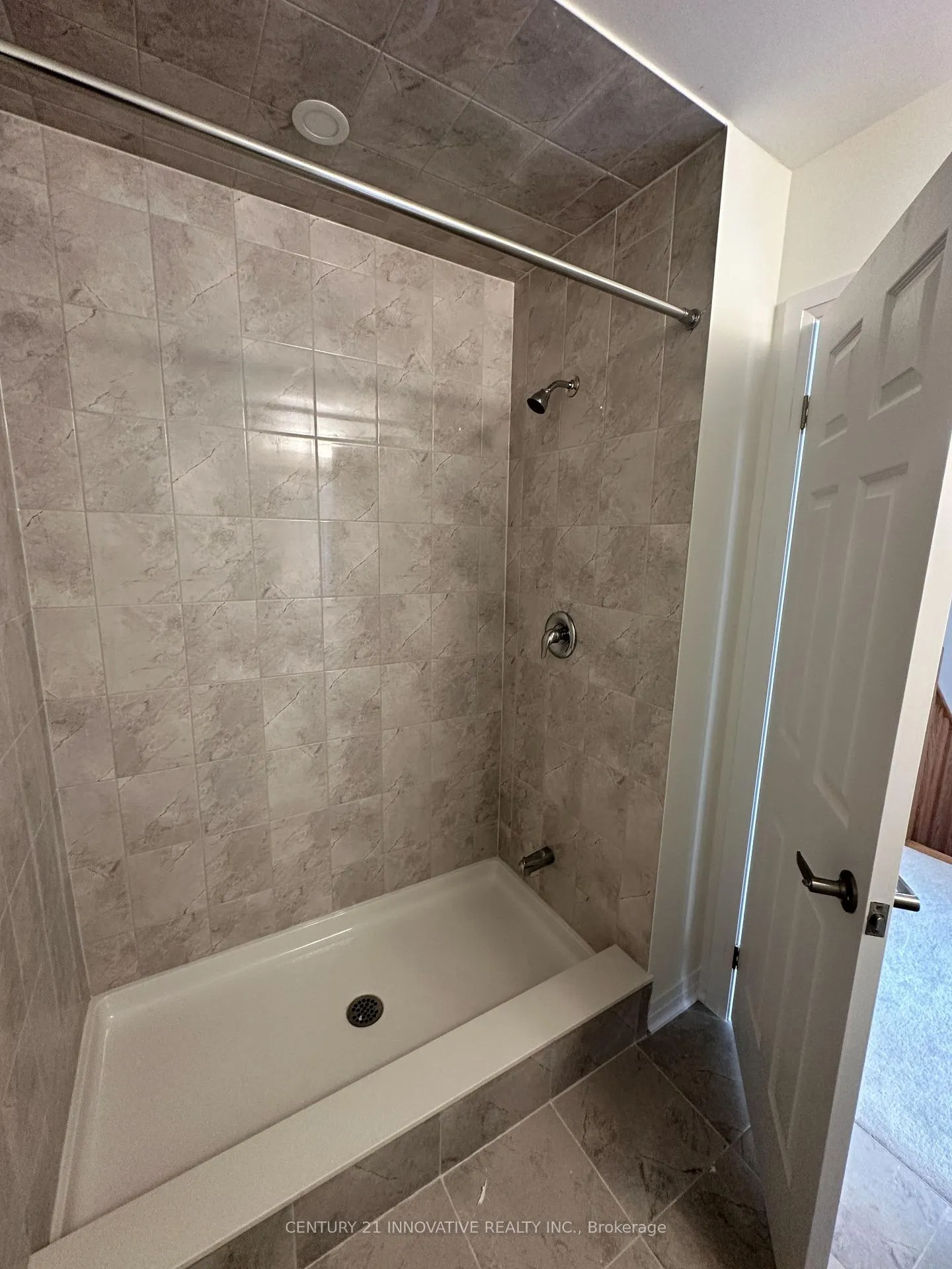 Photo 20 of 202 Port Crescent, Welland, Dain City — HOMEH