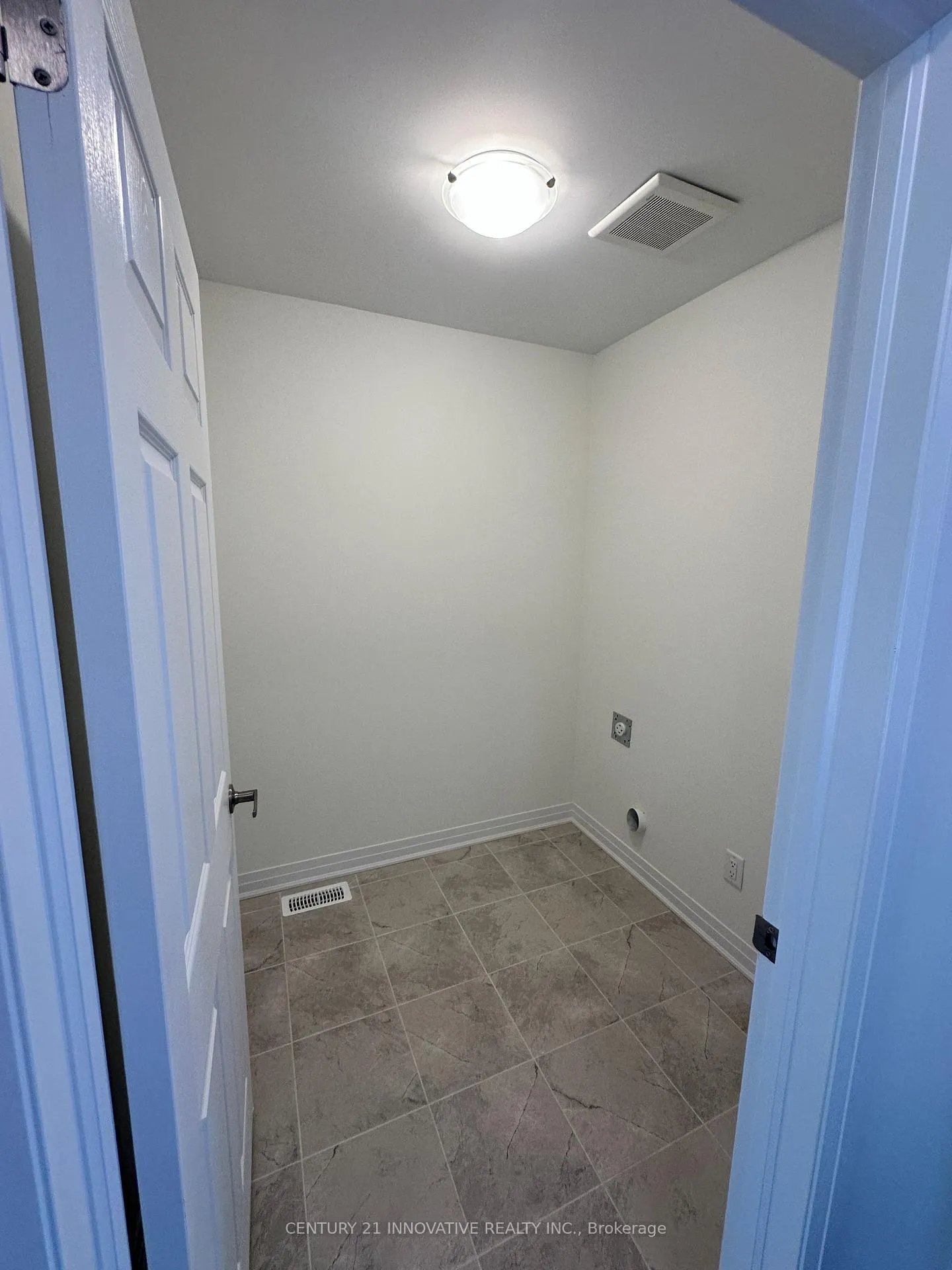 Photo 21 of 202 Port Crescent, Welland, Dain City — HOMEH