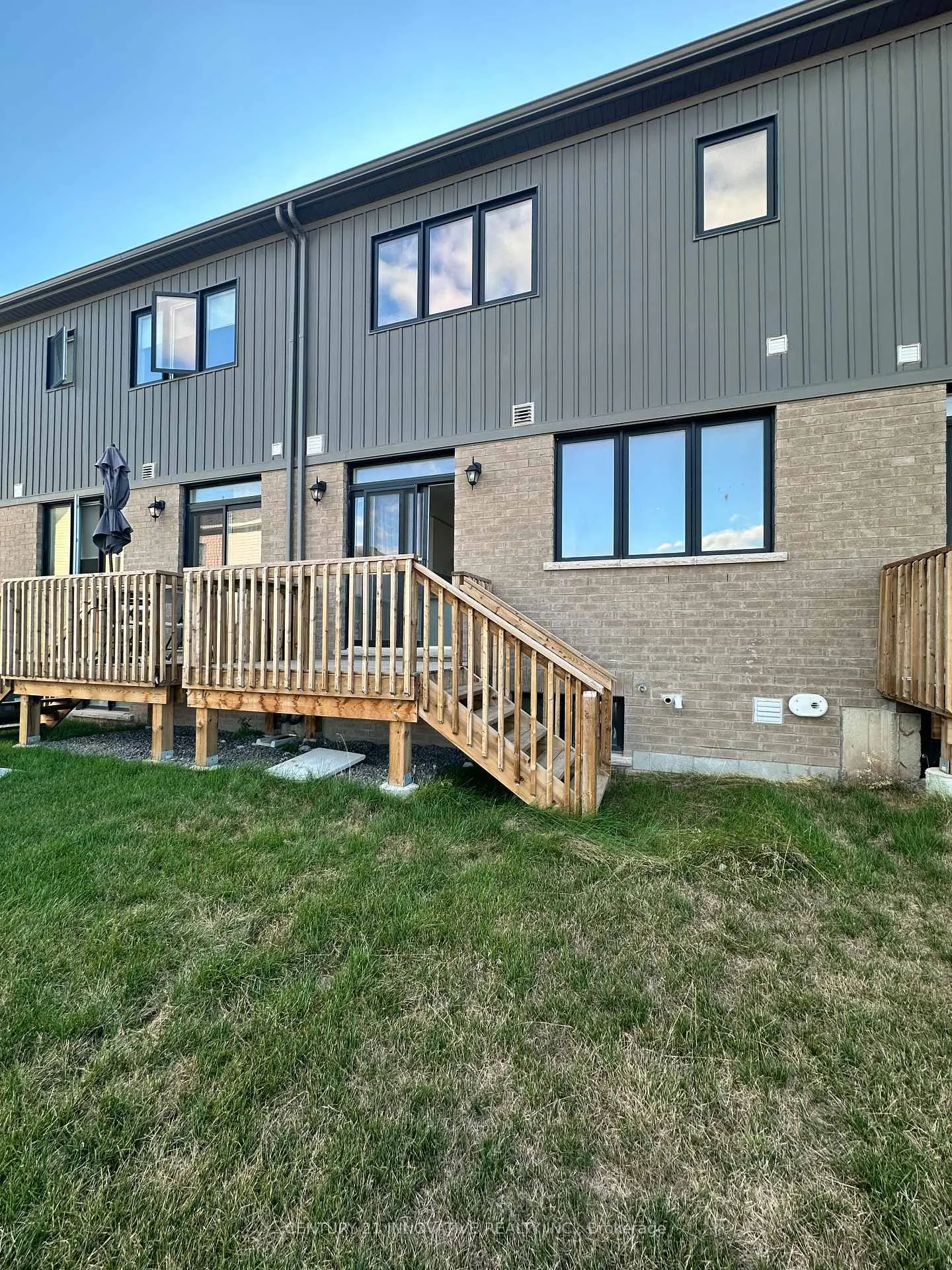 Photo 26 of 202 Port Crescent, Welland, Dain City — HOMEH
