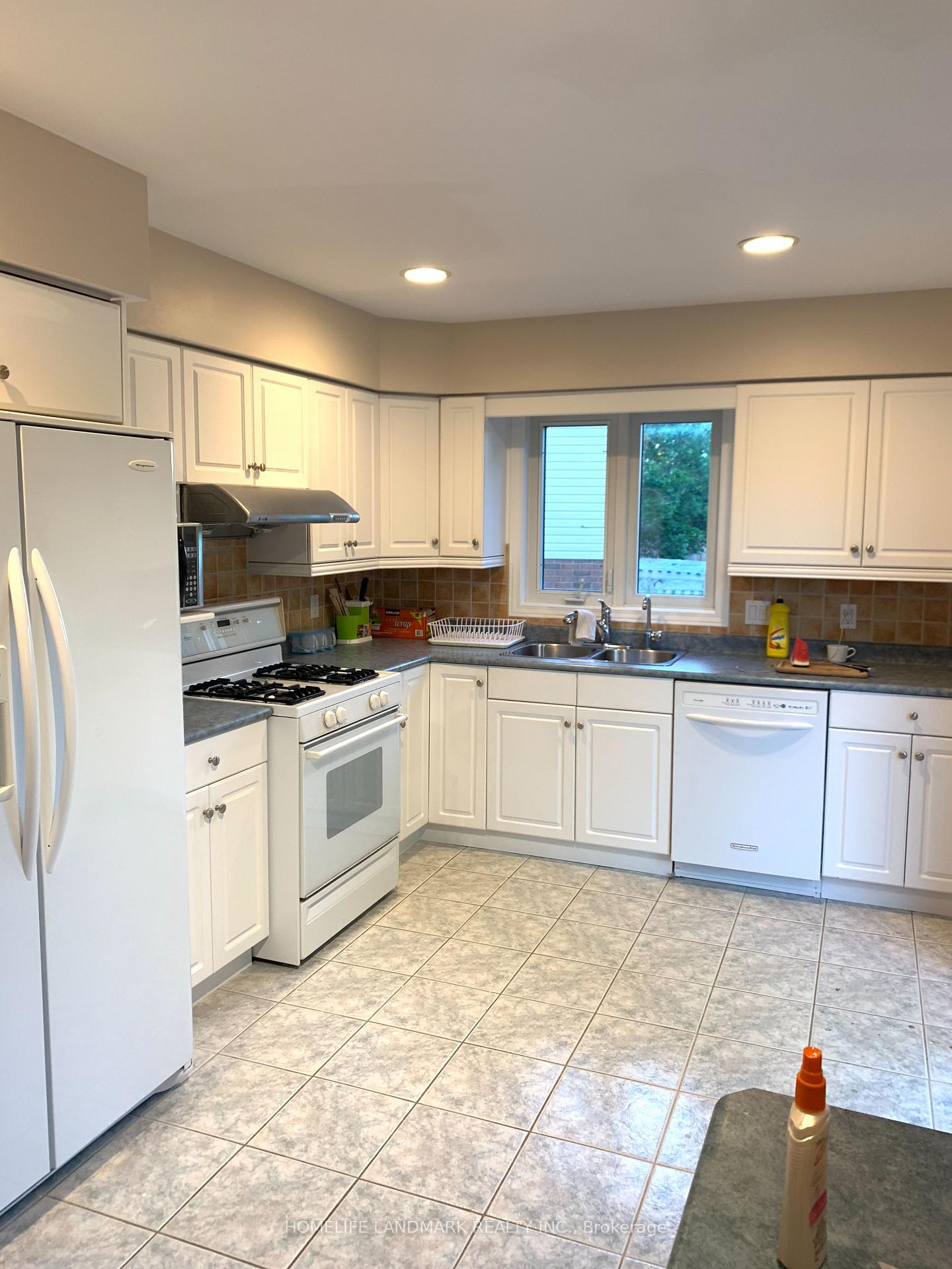 Photo 2 of 661 Heathcliffe Place, Waterloo — HOMEH
