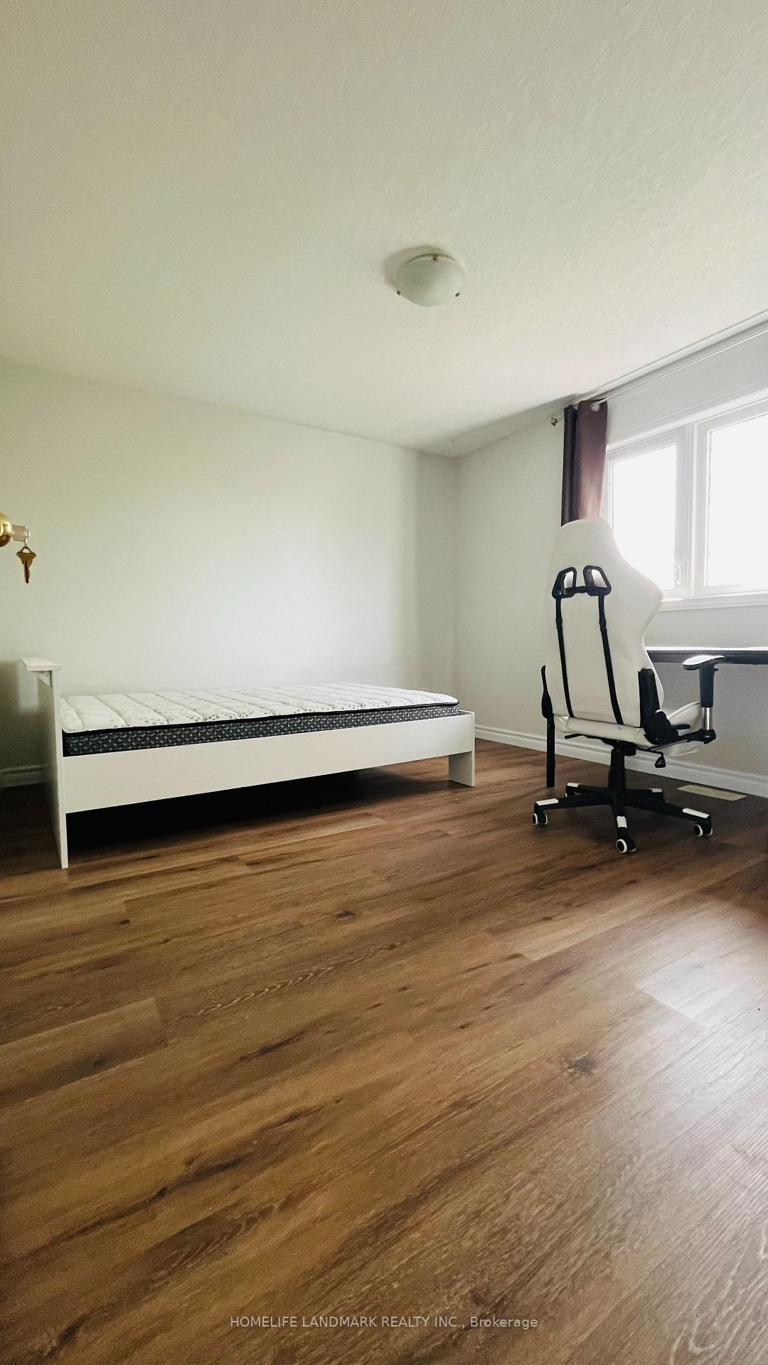 Photo 5 of 661 Heathcliffe Place, Waterloo — HOMEH