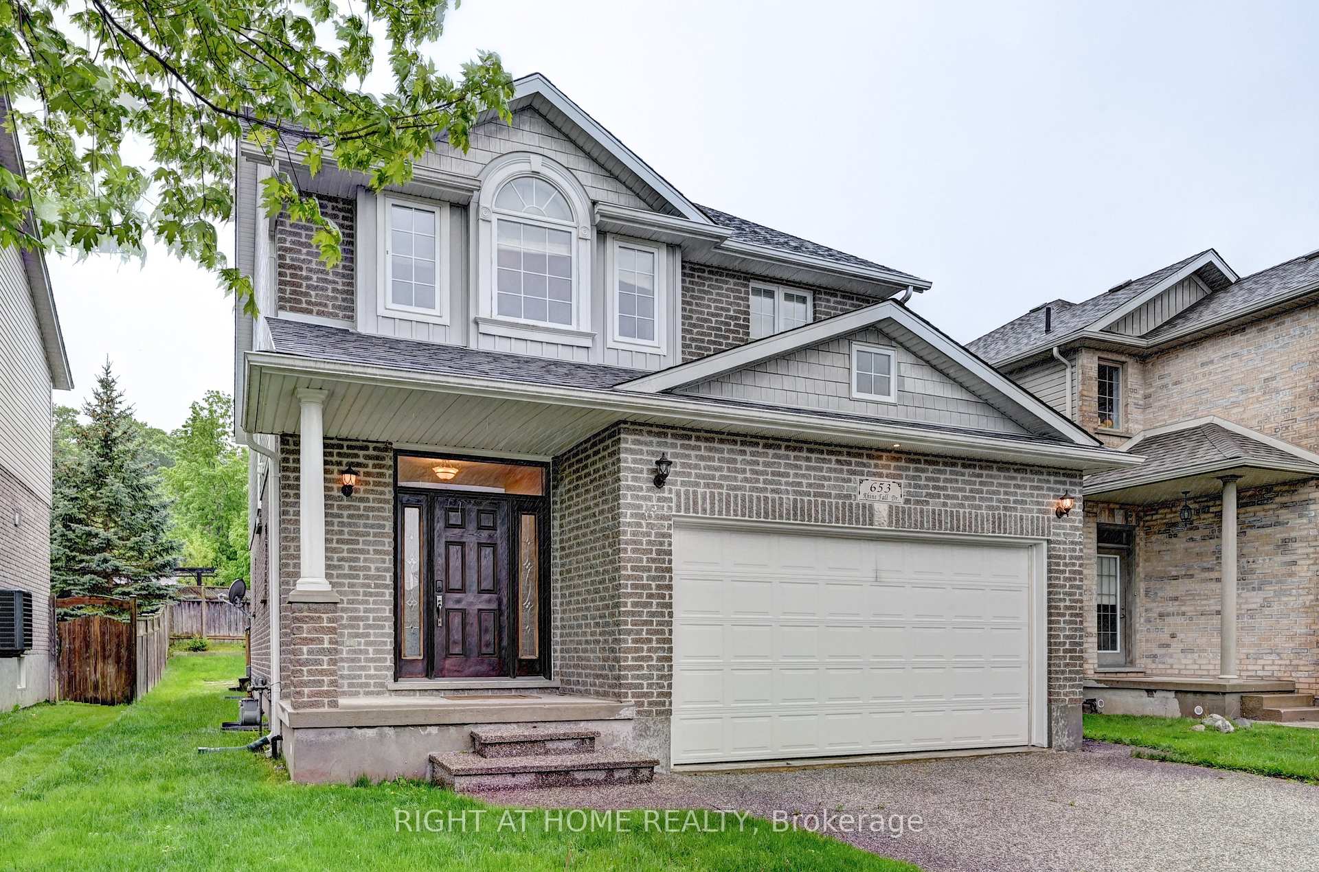 Photo 2 of 653 Rhine Fall Drive, Waterloo, Clair Hills — HOMEH