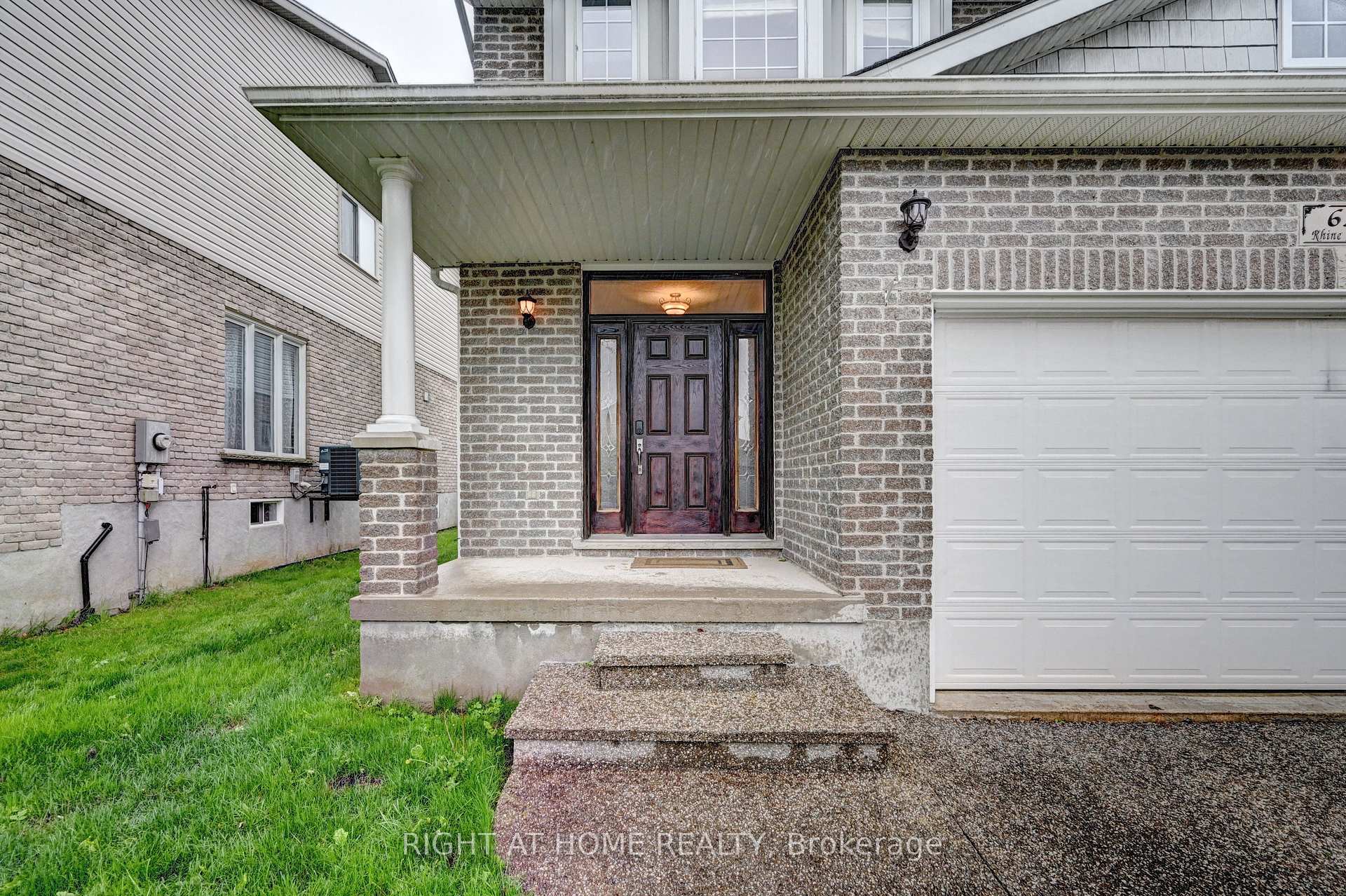 Photo 3 of 653 Rhine Fall Drive, Waterloo, Clair Hills — HOMEH