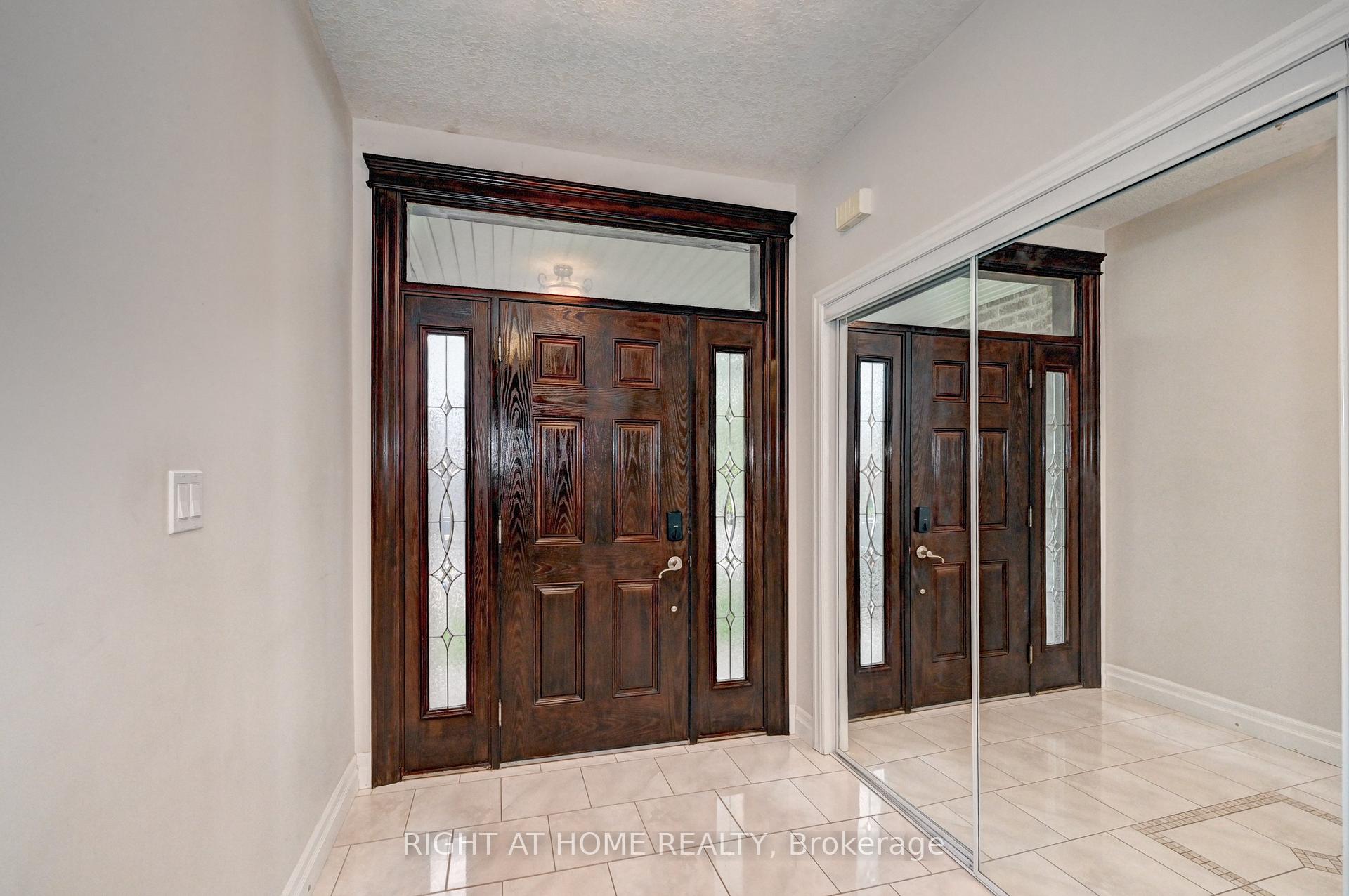 Photo 4 of 653 Rhine Fall Drive, Waterloo, Clair Hills — HOMEH