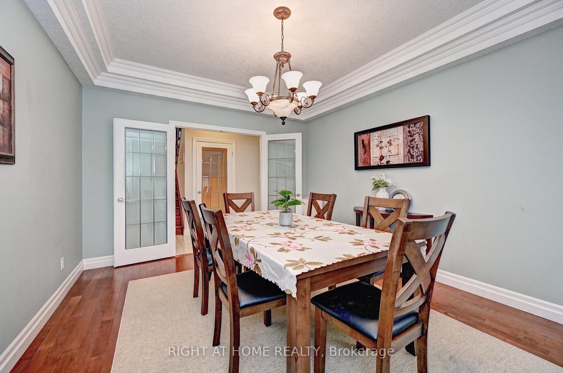 Photo 5 of 653 Rhine Fall Drive, Waterloo, Clair Hills — HOMEH
