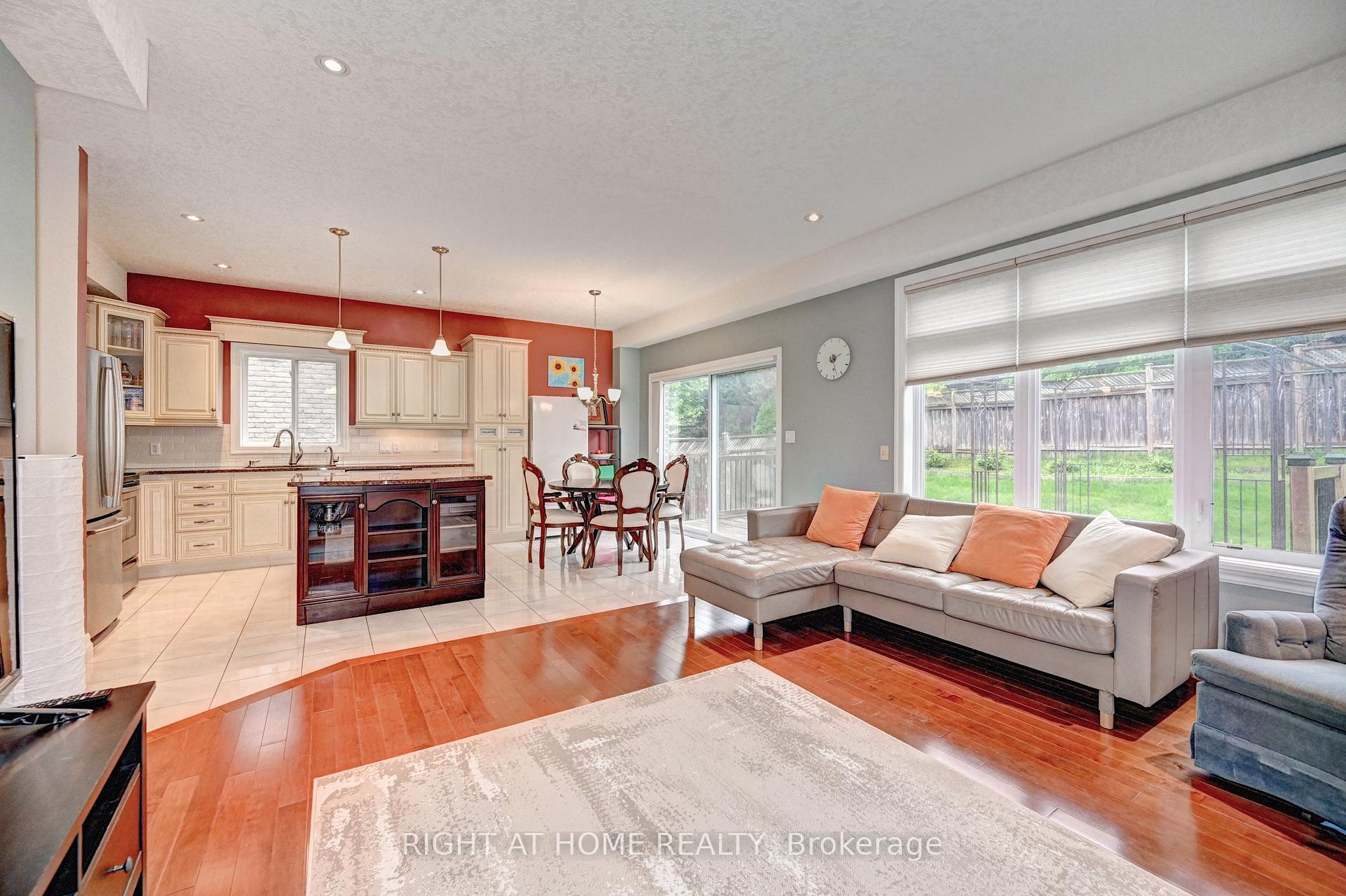 Photo 12 of 653 Rhine Fall Drive, Waterloo, Clair Hills — HOMEH