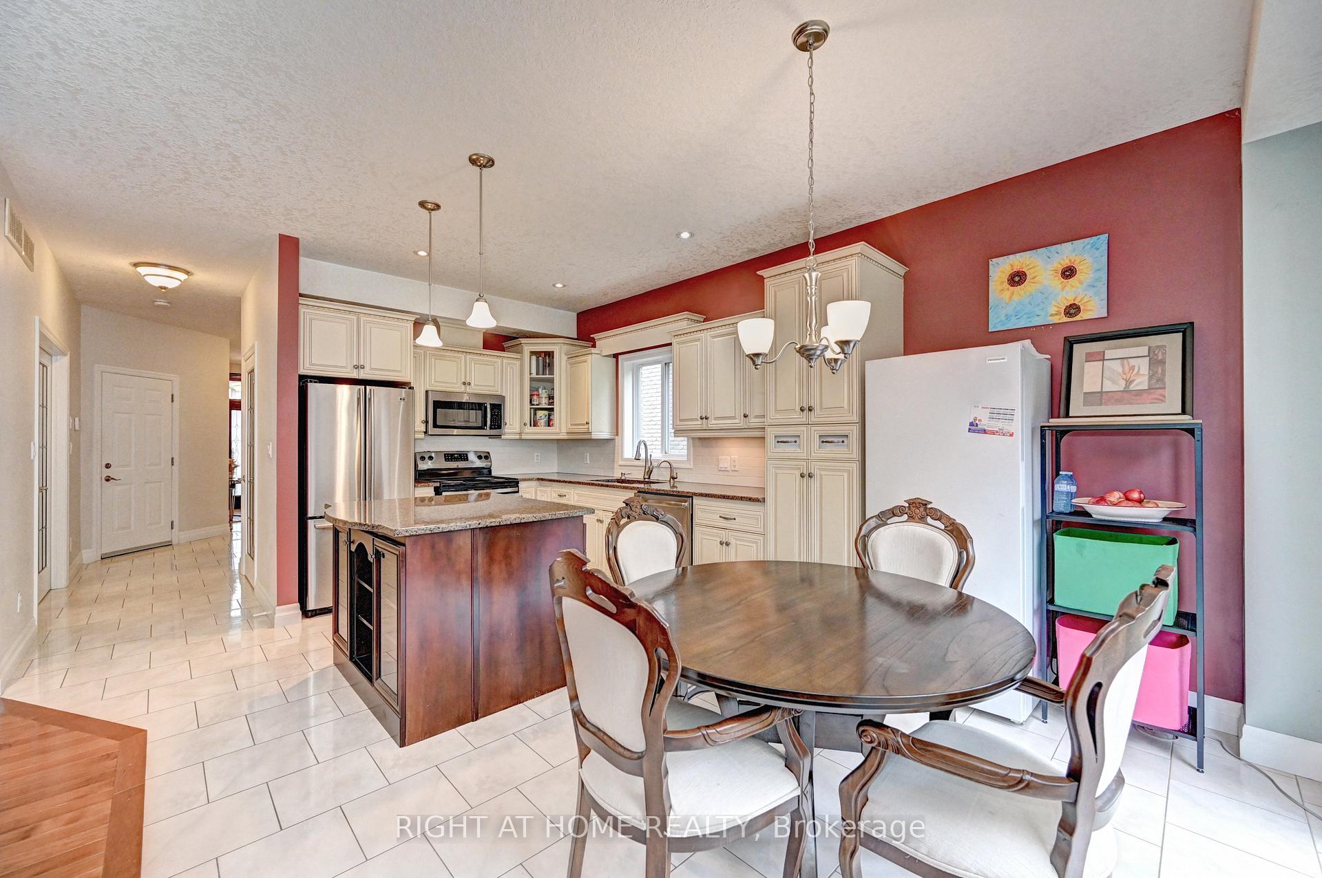Photo 13 of 653 Rhine Fall Drive, Waterloo, Clair Hills — HOMEH
