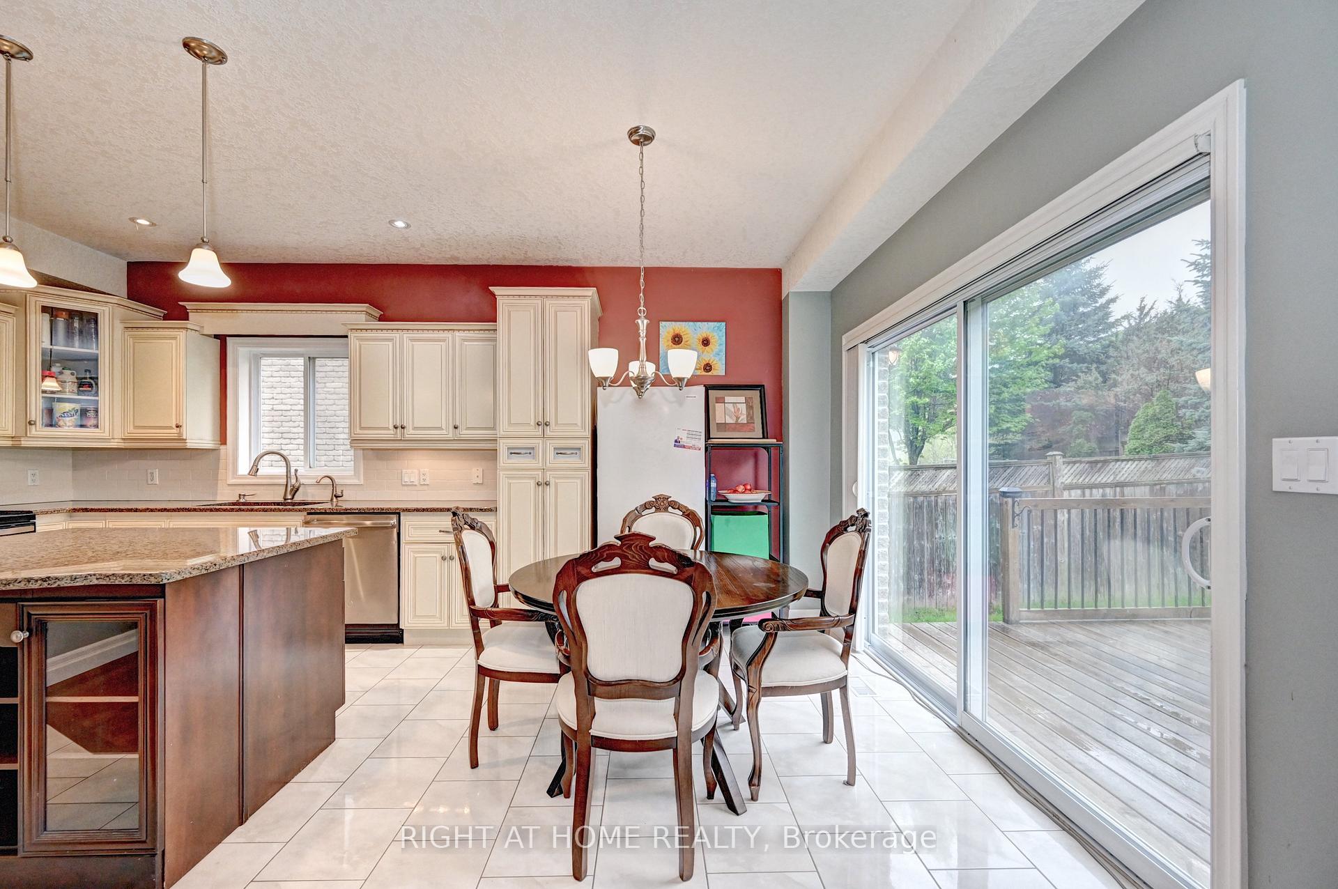 Photo 14 of 653 Rhine Fall Drive, Waterloo, Clair Hills — HOMEH