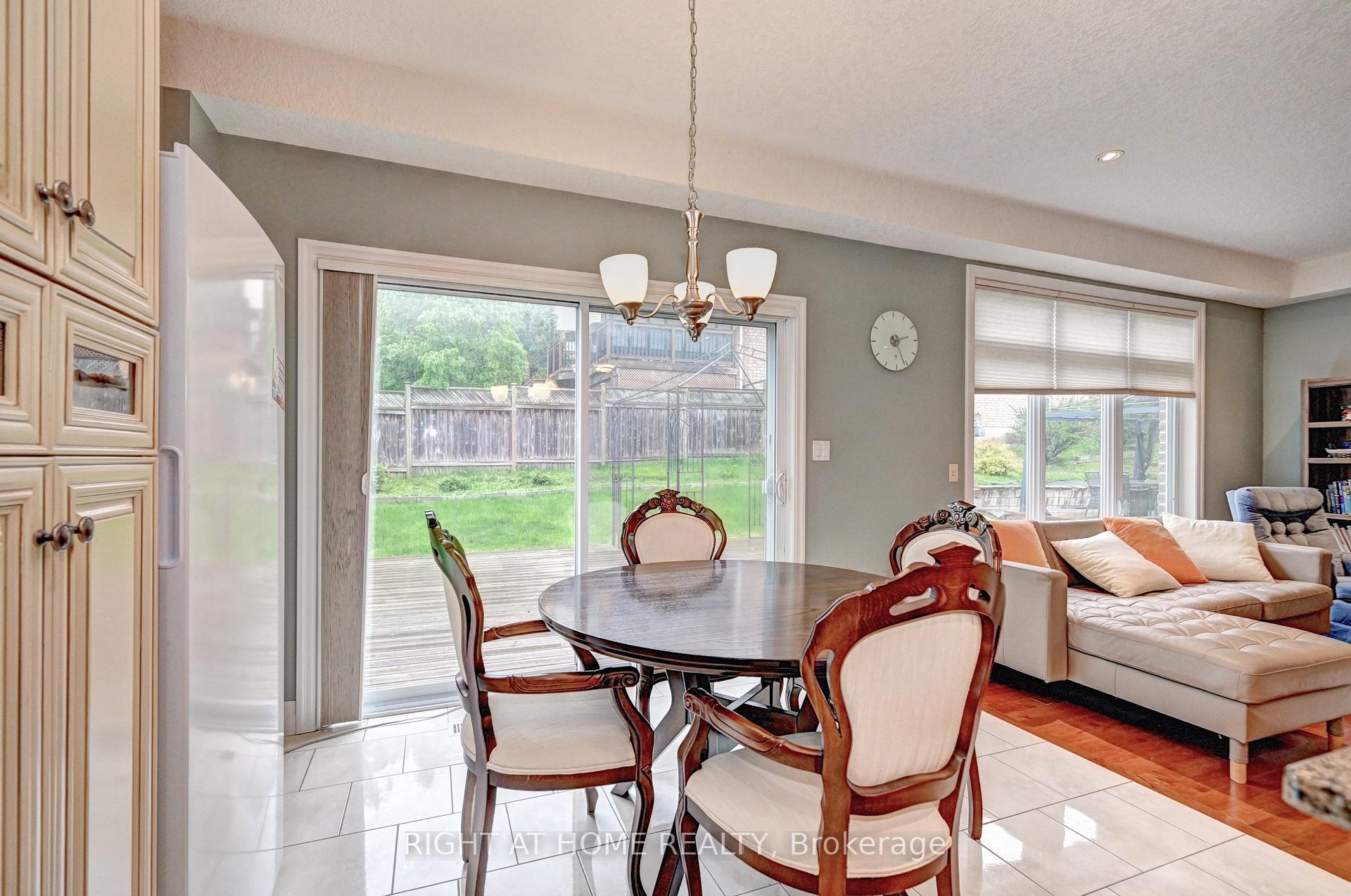 Photo 15 of 653 Rhine Fall Drive, Waterloo, Clair Hills — HOMEH