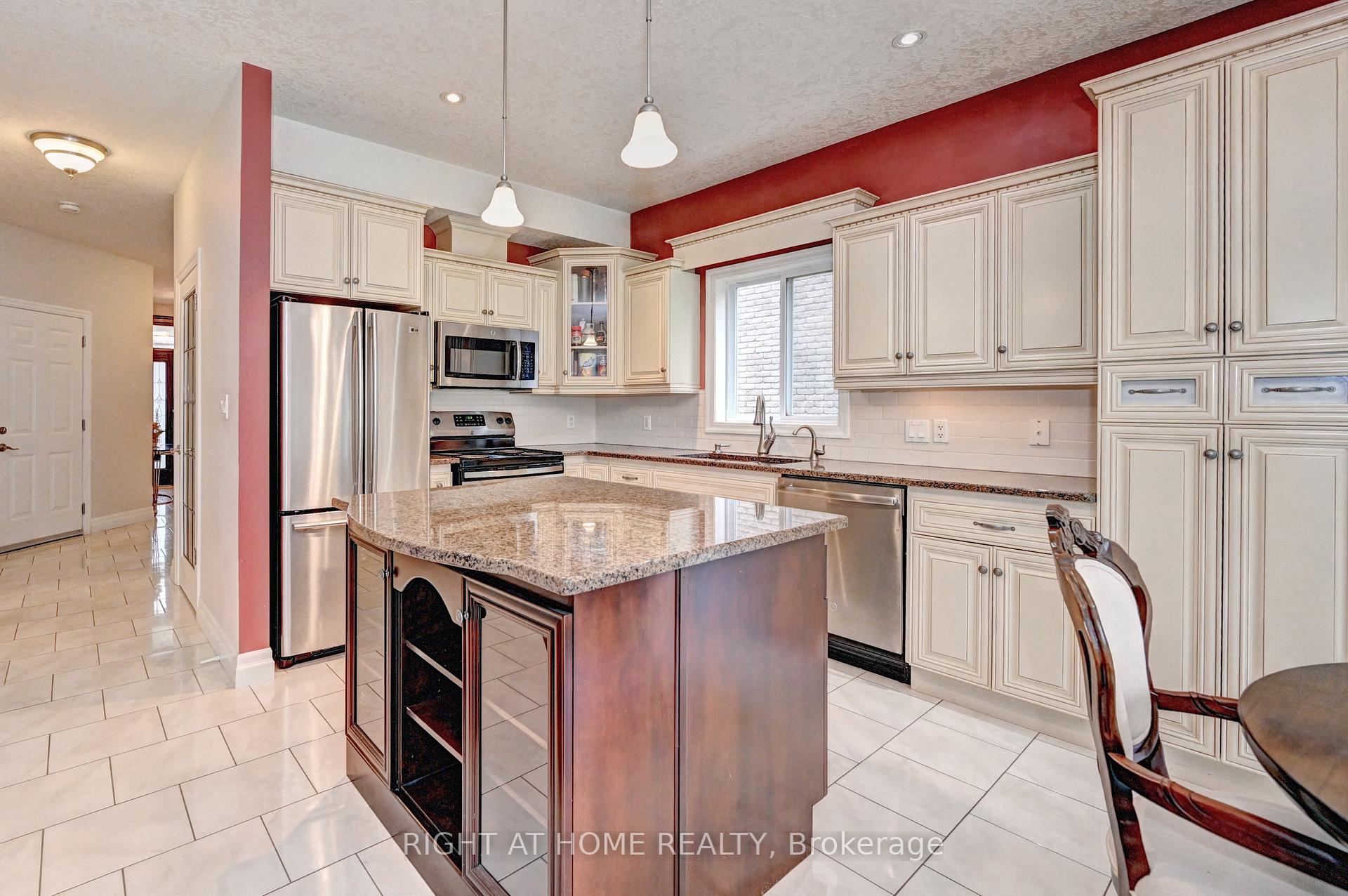 Photo 16 of 653 Rhine Fall Drive, Waterloo, Clair Hills — HOMEH