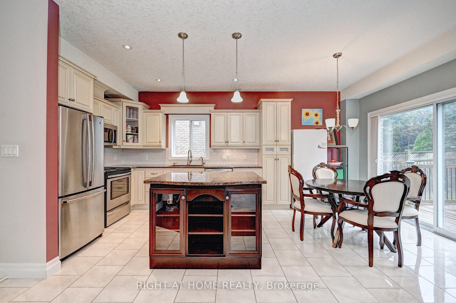Photo 17 of 653 Rhine Fall Drive, Waterloo, Clair Hills — HOMEH