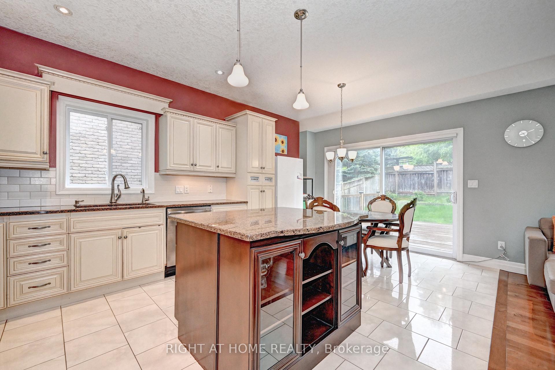 Photo 18 of 653 Rhine Fall Drive, Waterloo, Clair Hills — HOMEH