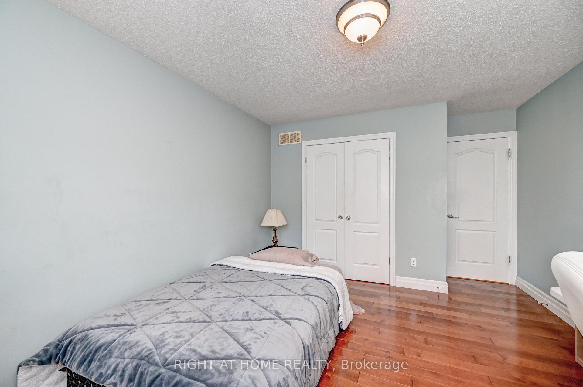 Photo 31 of 653 Rhine Fall Drive, Waterloo, Clair Hills — HOMEH