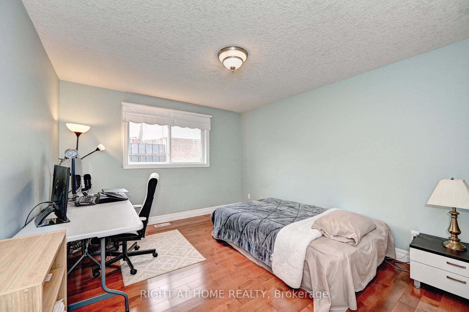 Photo 32 of 653 Rhine Fall Drive, Waterloo, Clair Hills — HOMEH