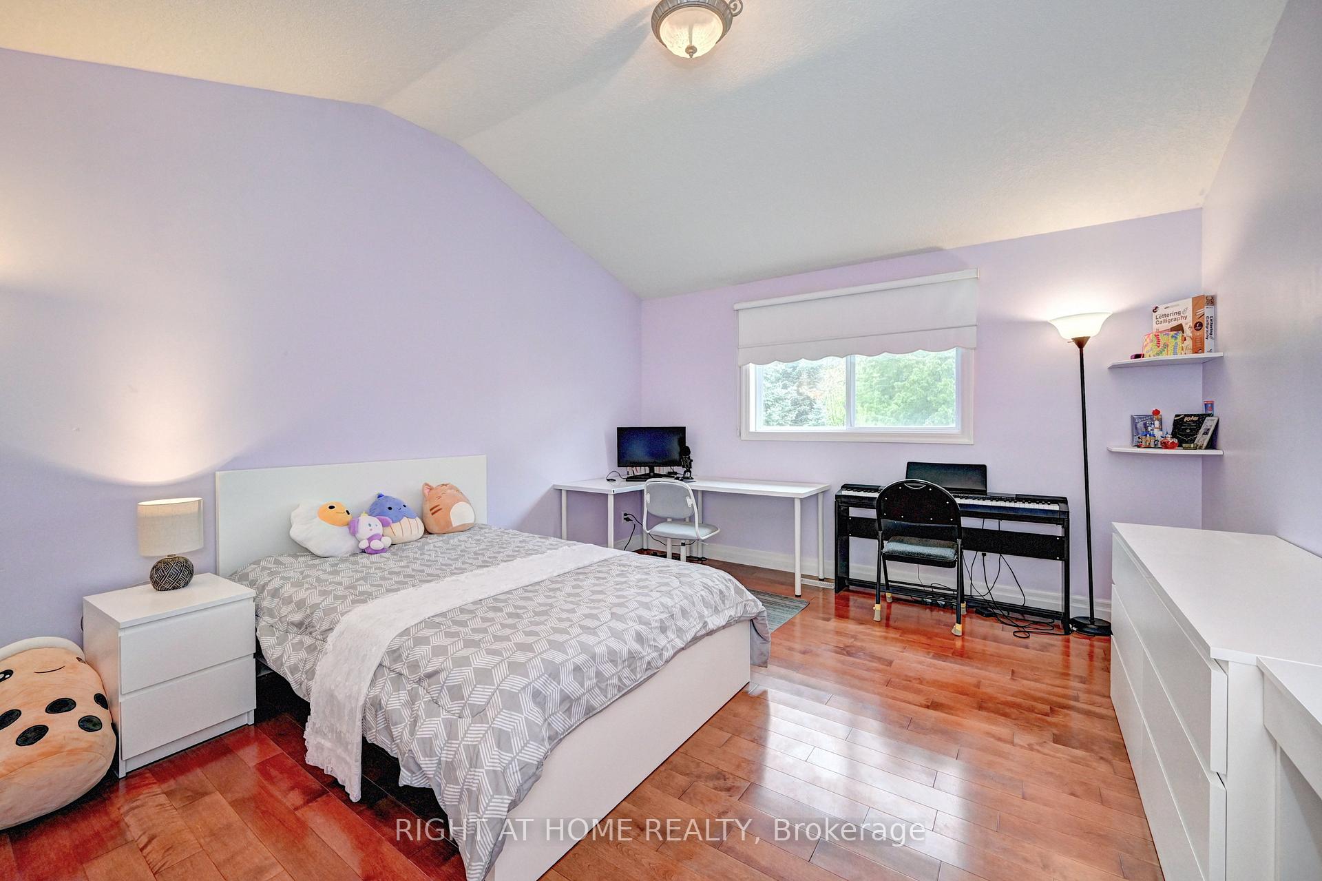 Photo 33 of 653 Rhine Fall Drive, Waterloo, Clair Hills — HOMEH