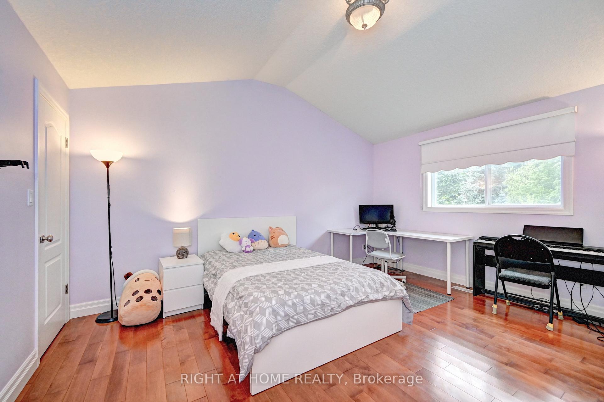 Photo 34 of 653 Rhine Fall Drive, Waterloo, Clair Hills — HOMEH