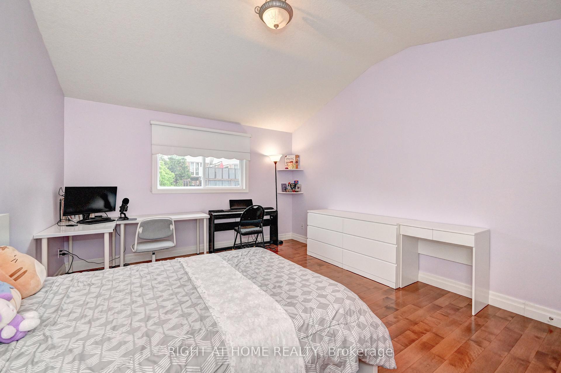 Photo 35 of 653 Rhine Fall Drive, Waterloo, Clair Hills — HOMEH