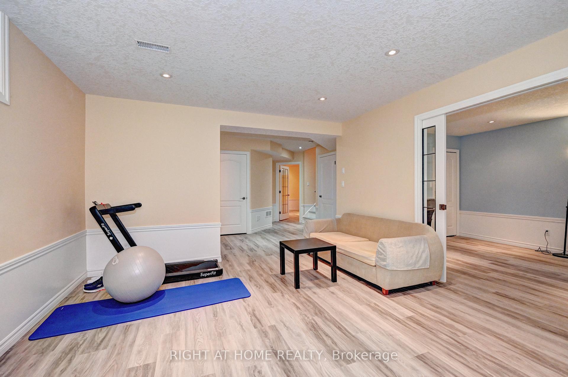 Photo 37 of 653 Rhine Fall Drive, Waterloo, Clair Hills — HOMEH