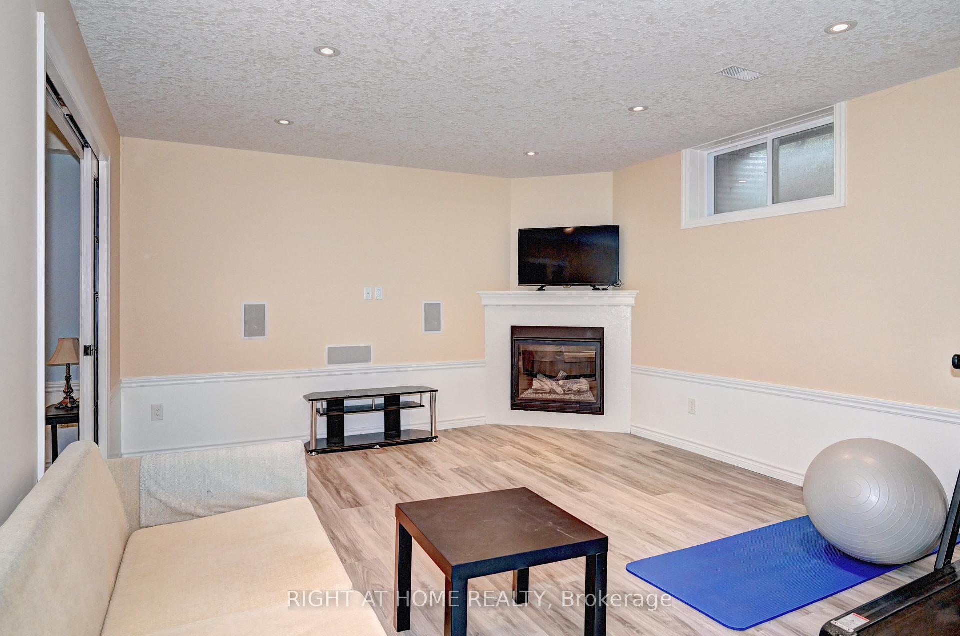 Photo 38 of 653 Rhine Fall Drive, Waterloo, Clair Hills — HOMEH