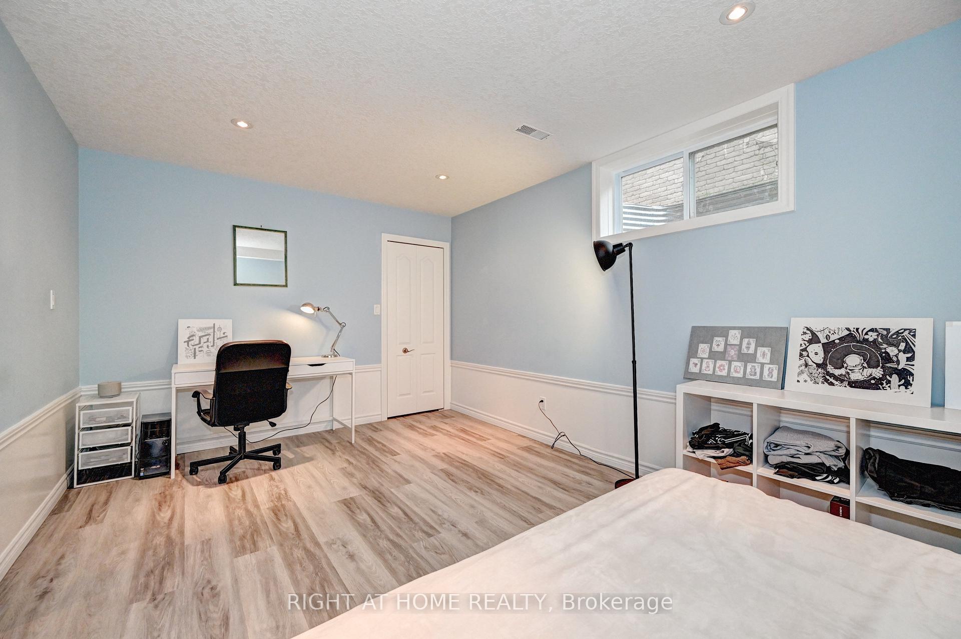 Photo 43 of 653 Rhine Fall Drive, Waterloo, Clair Hills — HOMEH