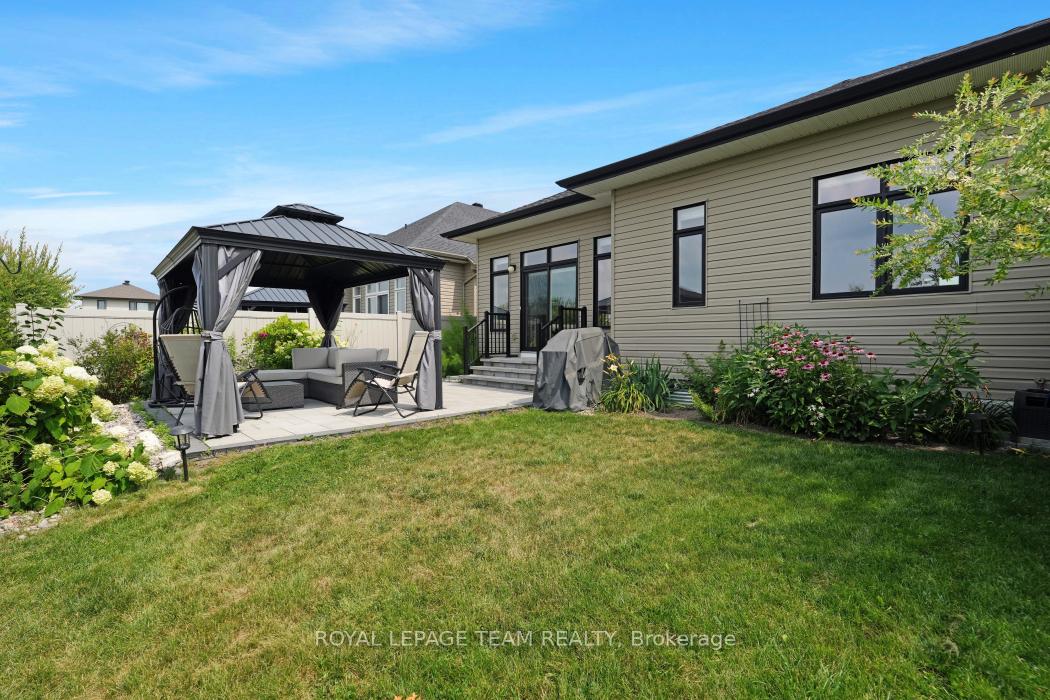 Photo 36 of 316 Serenade Crescent W, Ottawa, Riverside South/Gloucester Glen — HOMEH