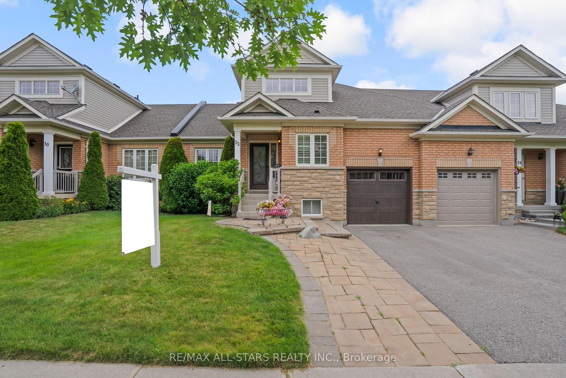 Front of 32 Meadows End Crescent