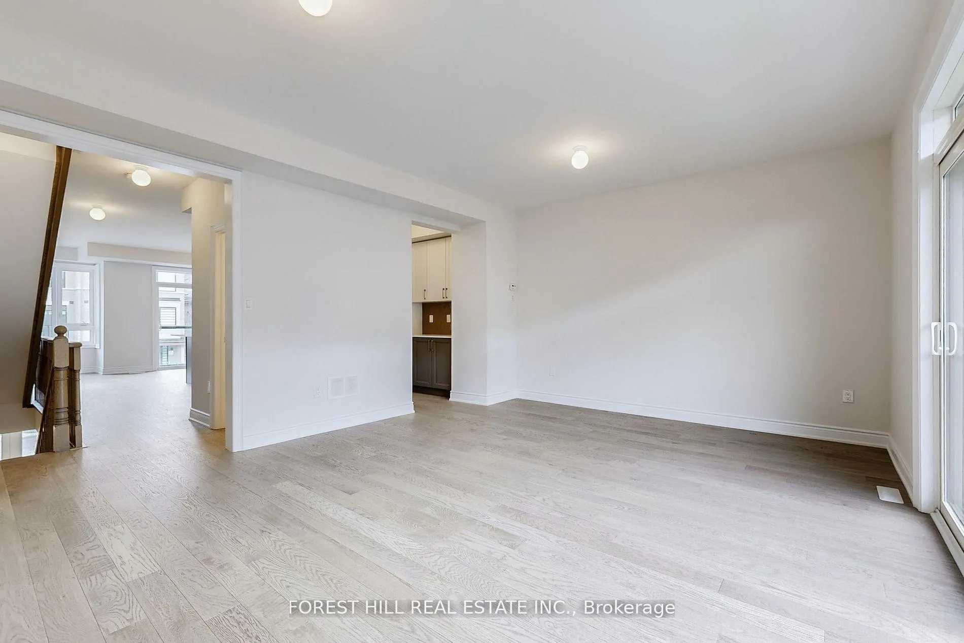 Photo 5 of 220 Tennant Circle, Vaughan, Vellore Village — HOMEH