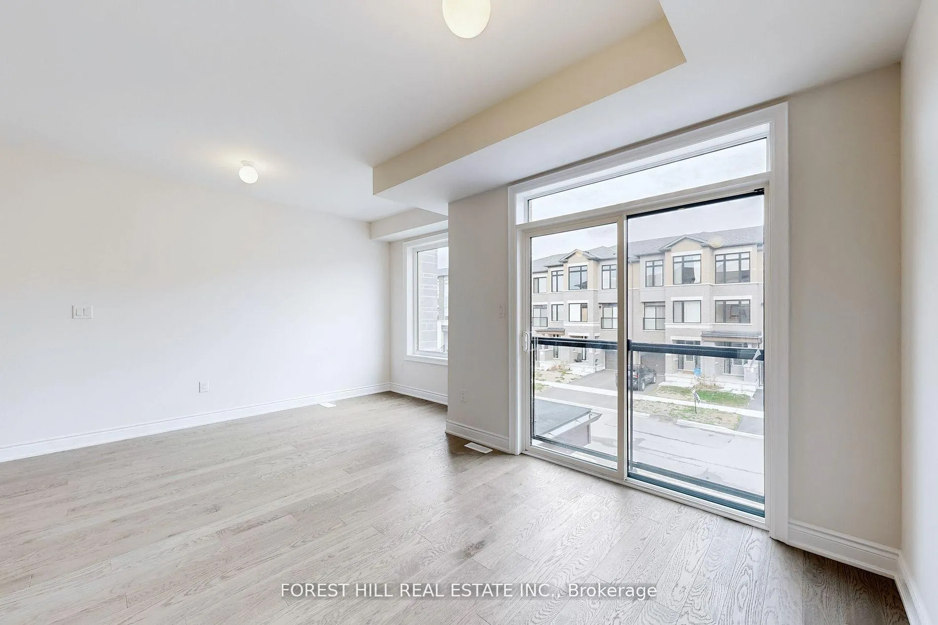 Photo 6 of 220 Tennant Circle, Vaughan, Vellore Village — HOMEH