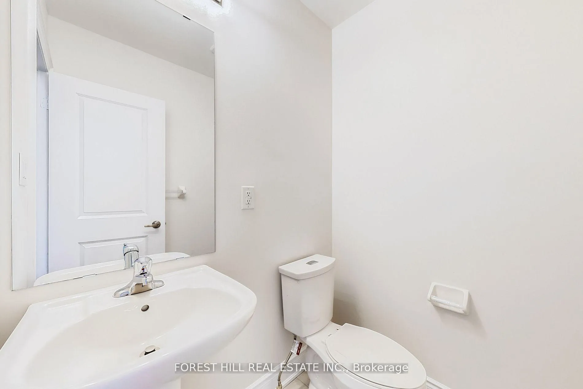Photo 11 of 220 Tennant Circle, Vaughan, Vellore Village — HOMEH