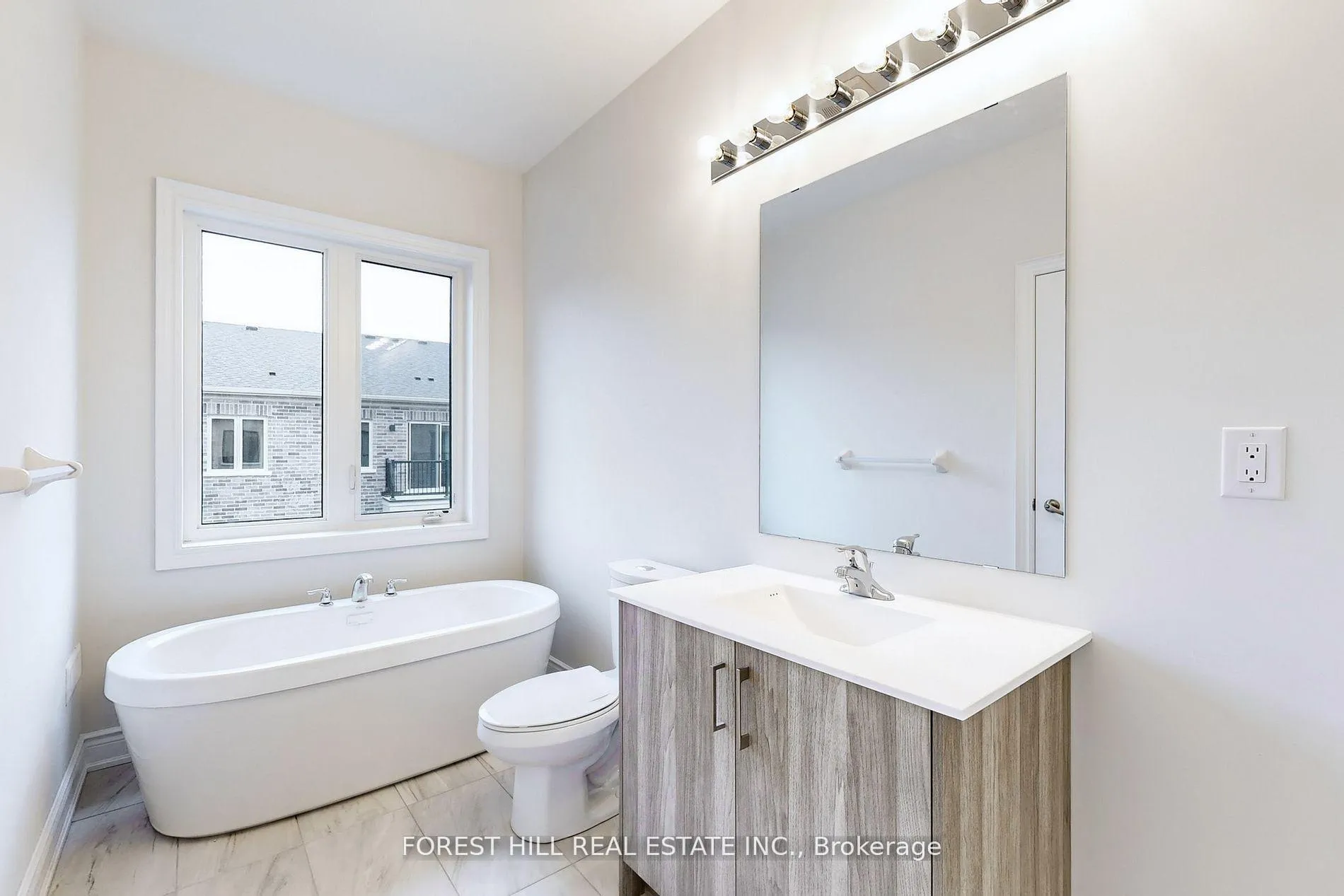 Photo 16 of 220 Tennant Circle, Vaughan, Vellore Village — HOMEH