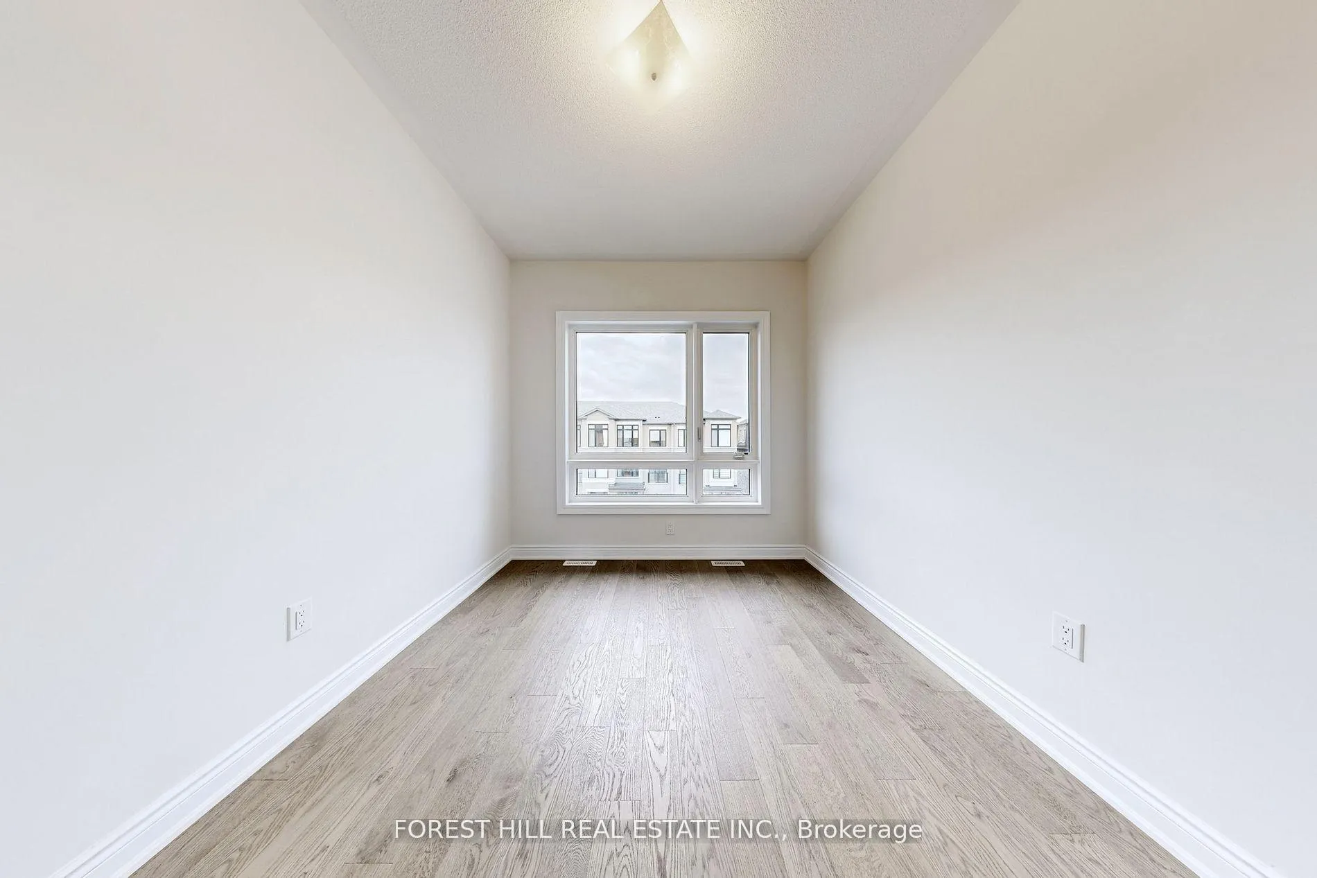 Photo 17 of 220 Tennant Circle, Vaughan, Vellore Village — HOMEH