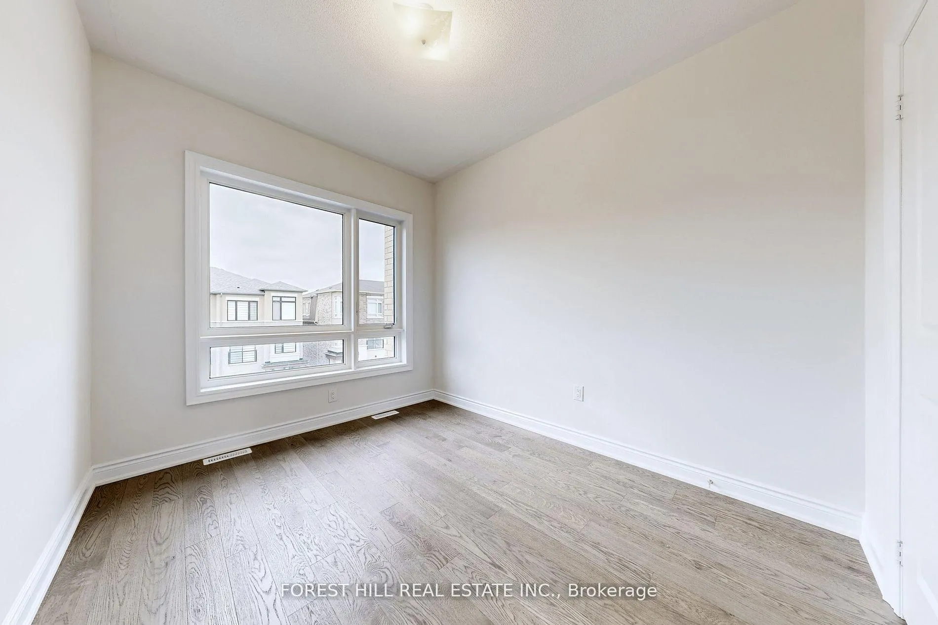 Photo 18 of 220 Tennant Circle, Vaughan, Vellore Village — HOMEH