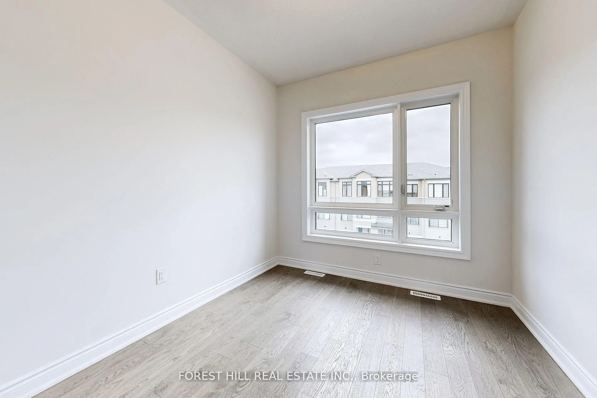 Photo 19 of 220 Tennant Circle, Vaughan, Vellore Village — HOMEH