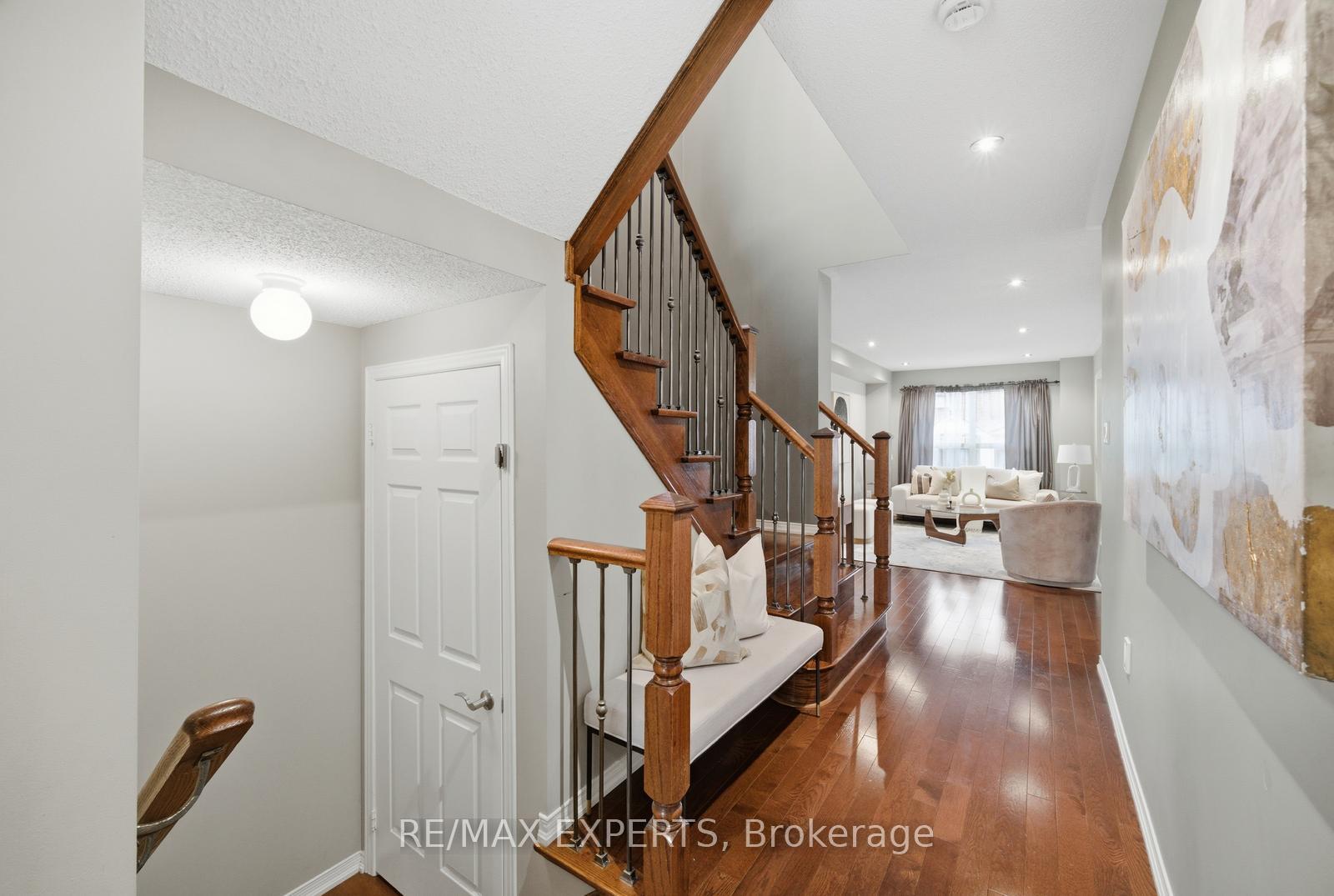 Photo 7 of 39 Manordale Crescent, Vaughan, Vellore Village — HOMEH