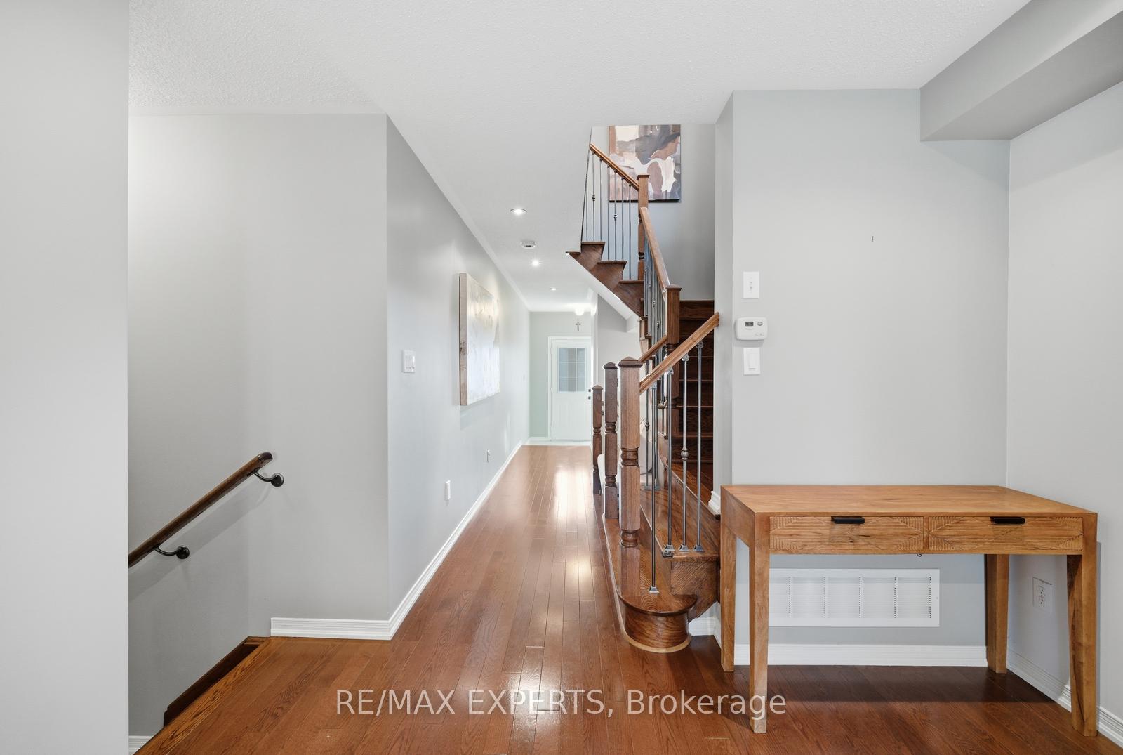 Photo 8 of 39 Manordale Crescent, Vaughan, Vellore Village — HOMEH