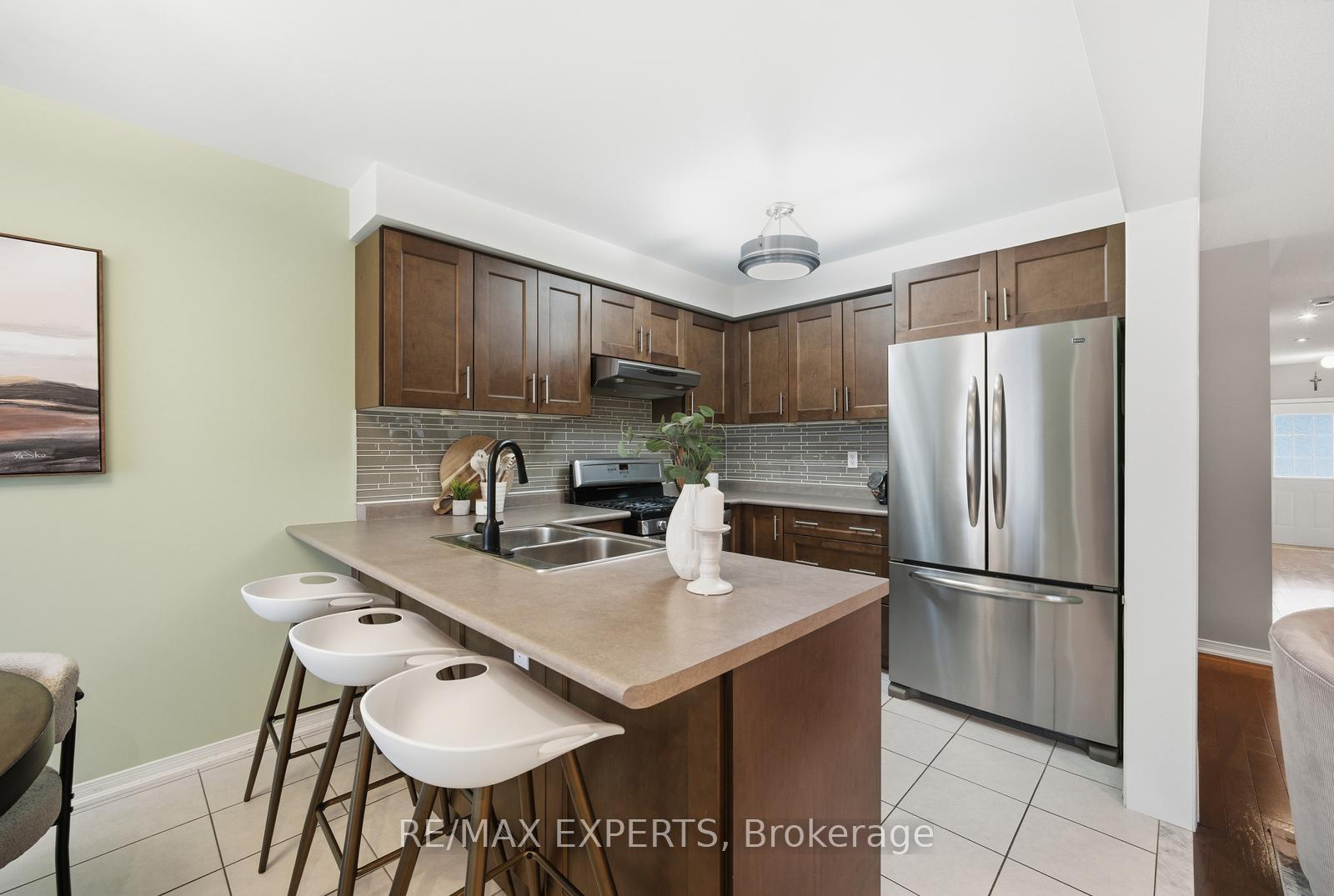 Photo 13 of 39 Manordale Crescent, Vaughan, Vellore Village — HOMEH
