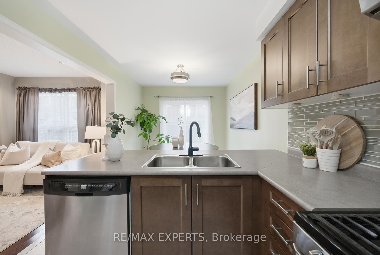 Photo 14 of 39 Manordale Crescent, Vaughan, Vellore Village — HOMEH